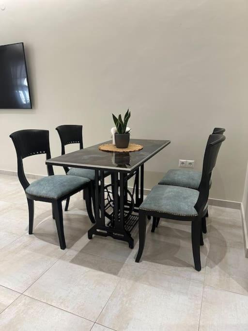 Eclectic Apartment Near Downtown Heraklion  Luaran gambar